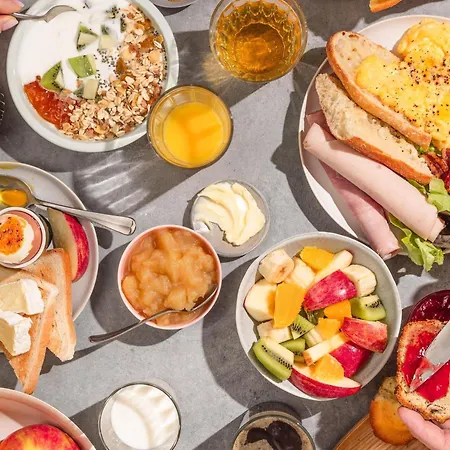 Ibis Centre Comedie Hotel 3*