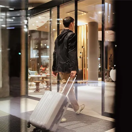 Ibis Centre Comedie Hotel 3*