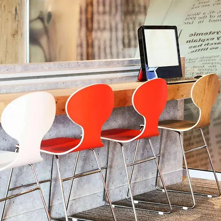 Ibis Centre Comedie Hotel 3*