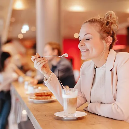 Ibis Centre Comedie 3*