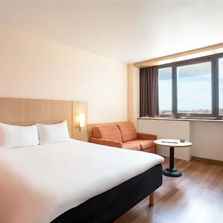 Ibis Centre Comedie 3*
