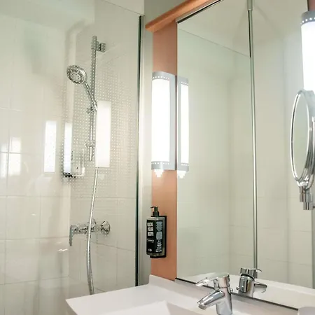 Ibis Centre Comedie 3*