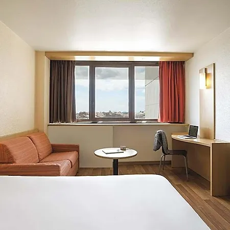 Ibis Centre Comedie Hotel 3*